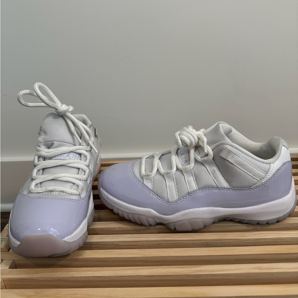 Jordan 11s low - pure violet